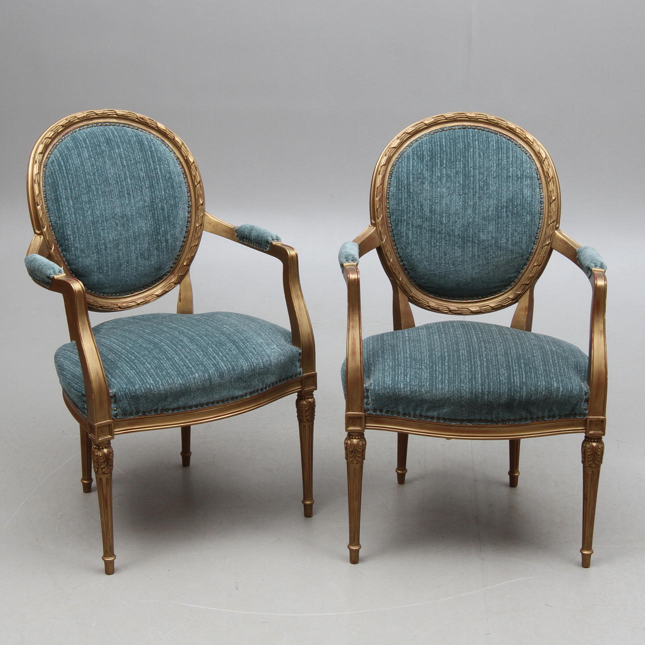 KARMSTOLAR, ett par, Louis XVI-stil, 1900-talets andra hälft.