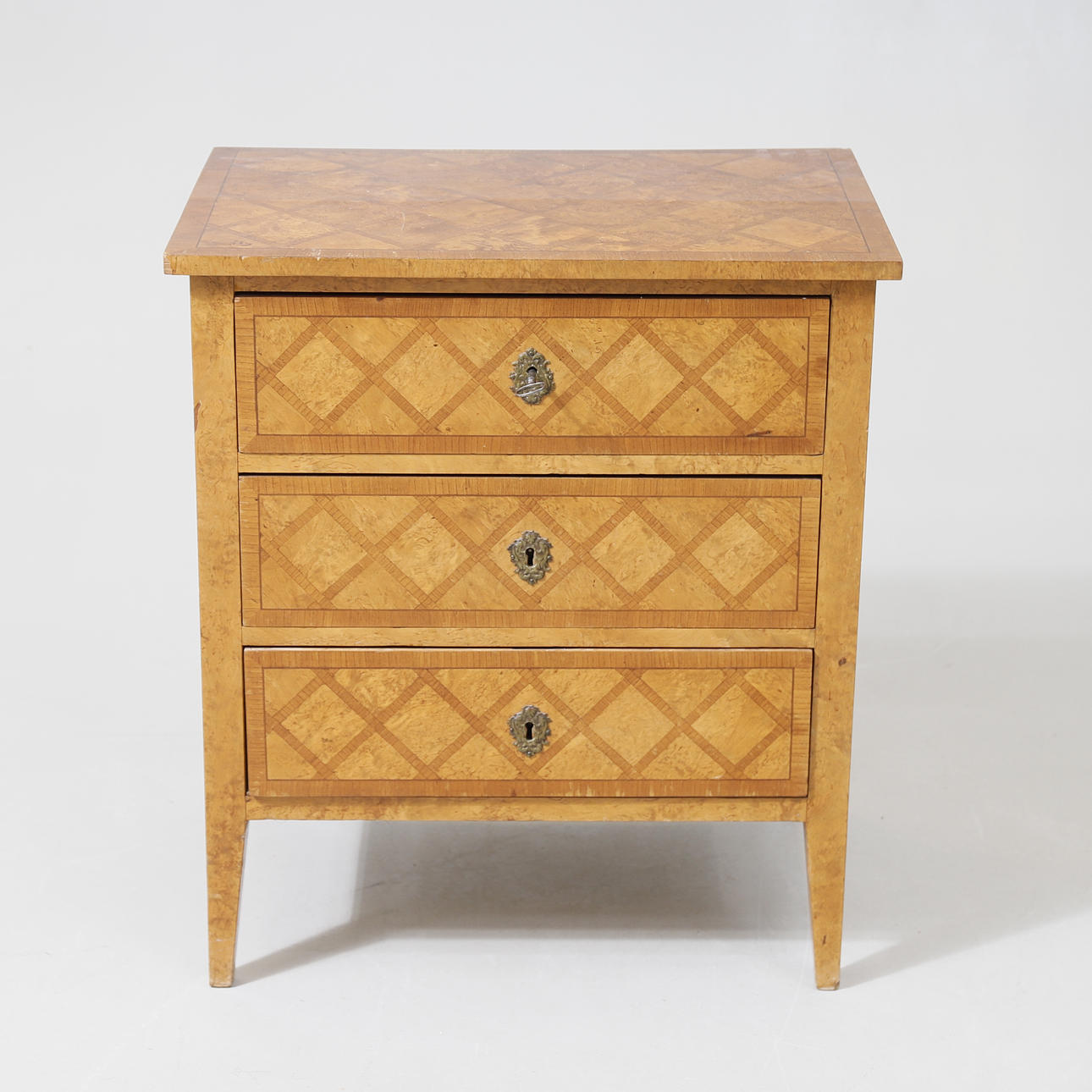 Kommode, Intarsiendekor, frühes 19. Jahrhundert.
