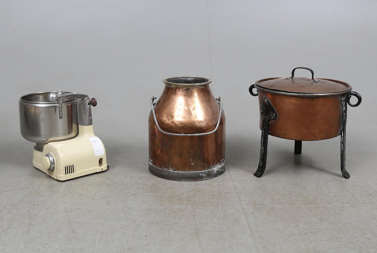 TRE DELAR, koppar samt assistent.