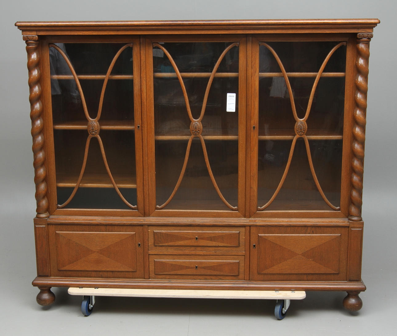 VITRINSKÅP, barockstil, 1900-tal.