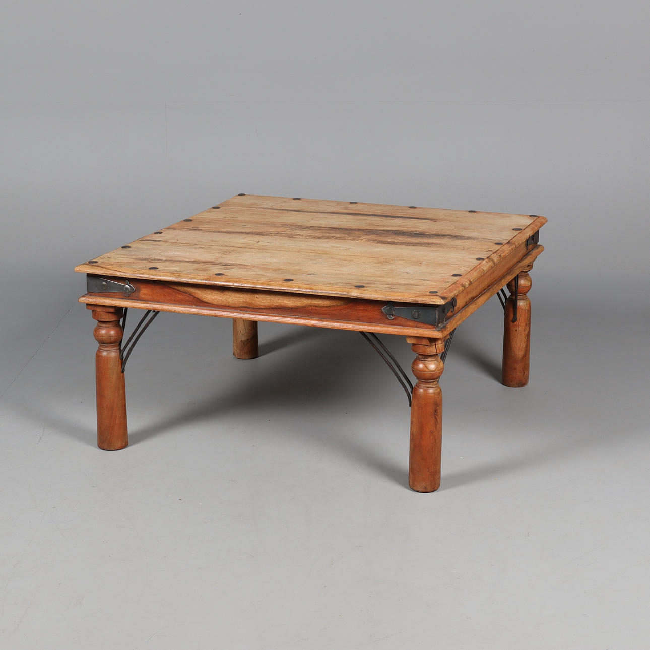 SOFFBORD, orientalisk stil.