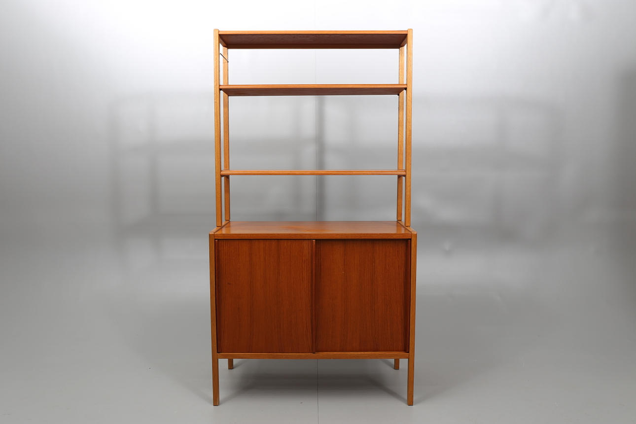 BOKHYLLA MED SKÅP, teak, design Bertil Fridhagen Bodafors, 1950-tal.