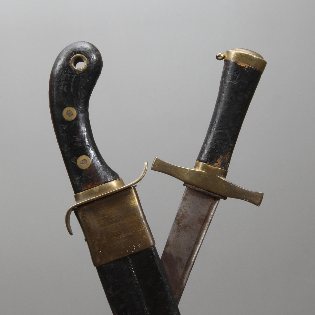 HUGGARE, modell 1856 för infanteriet och FASKINKNIV, modell 1848.