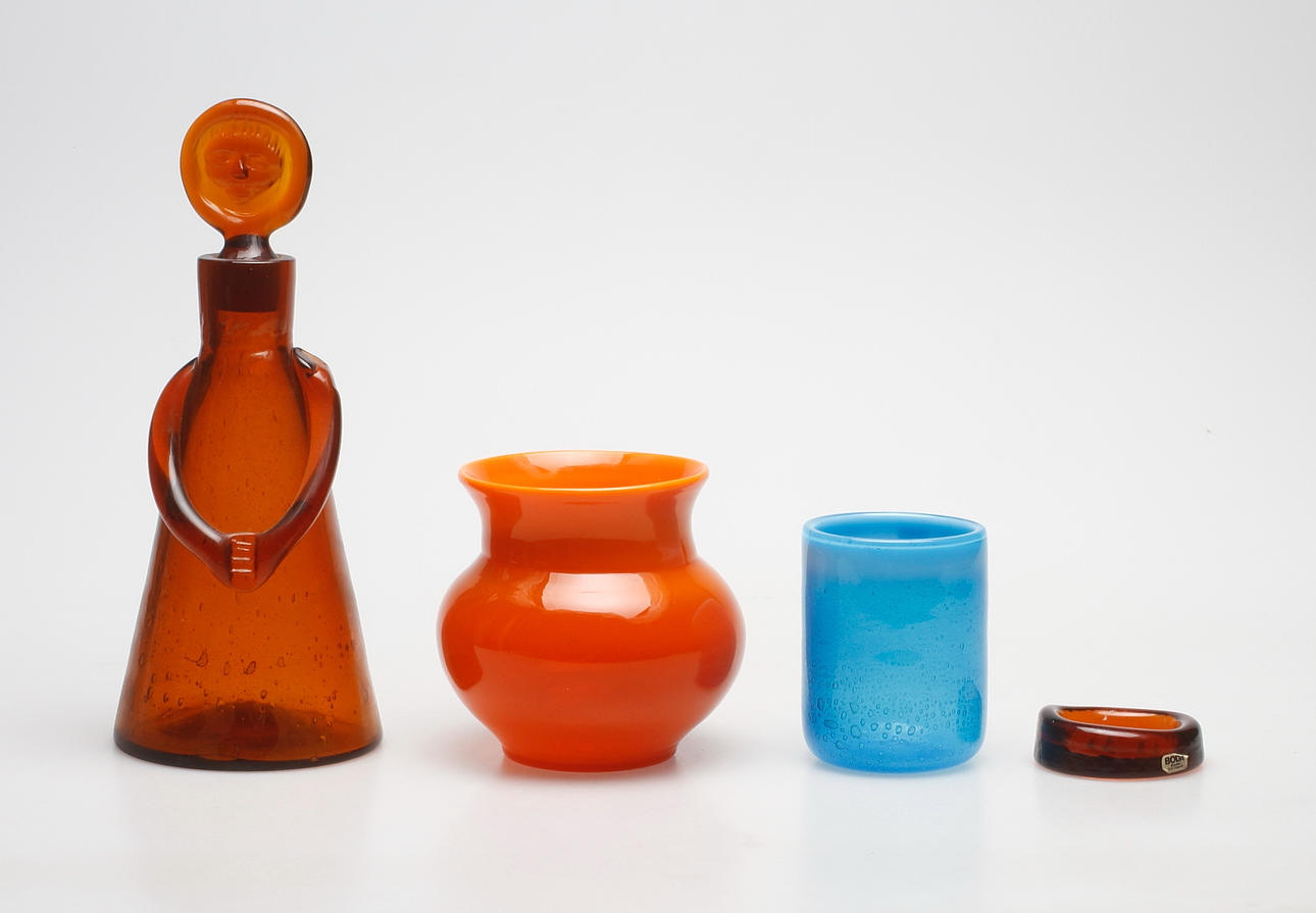 GLASFÖREMÅL, 4 delar. Erik Höglund, Boda, 1900-talets andra hälft.