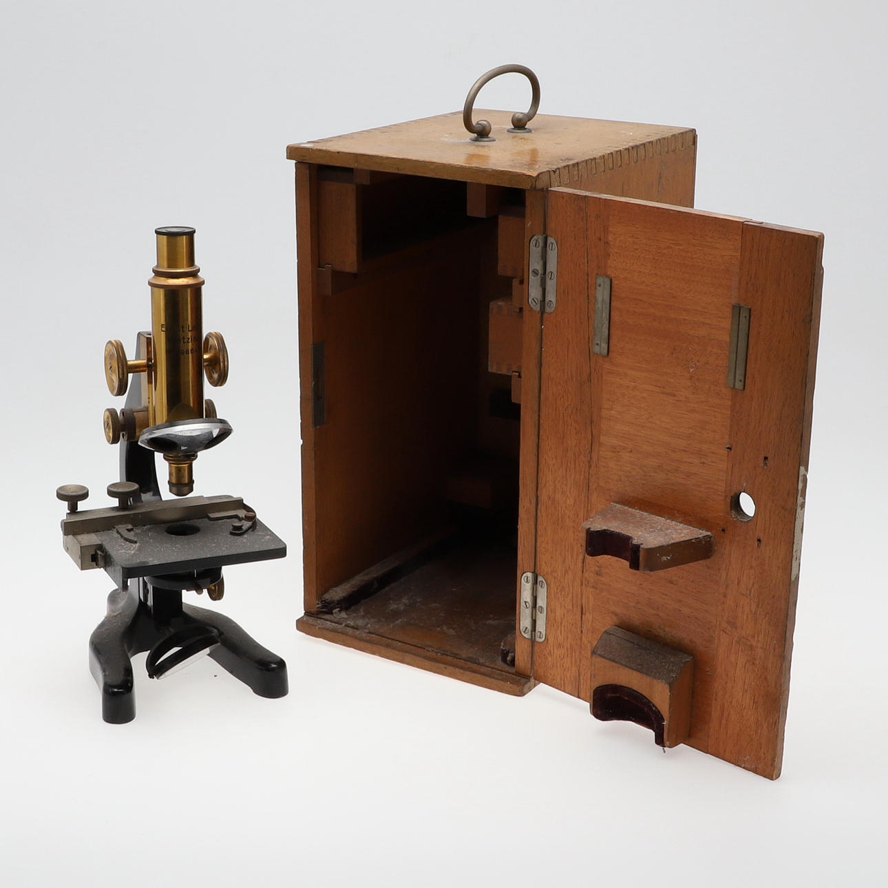 ERNST LEITZ CASED MICROSCOPE.