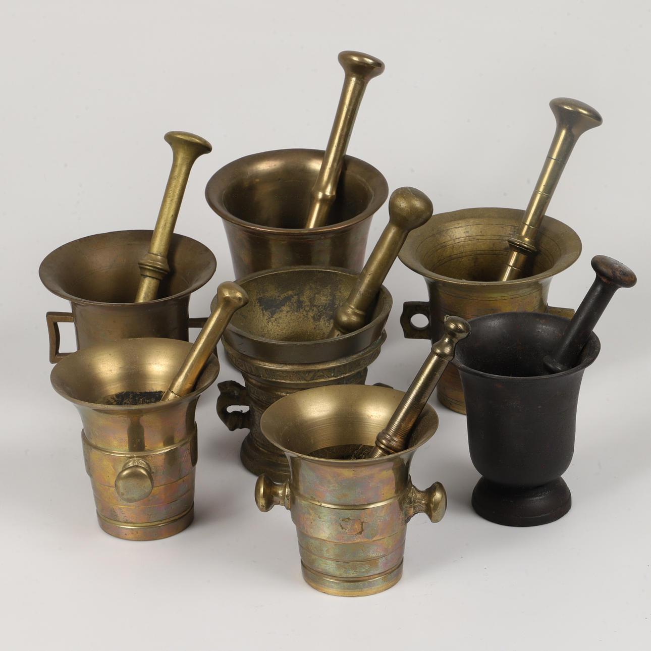 MÖRTEL, 7-teilig, Messing/Gusseisen.