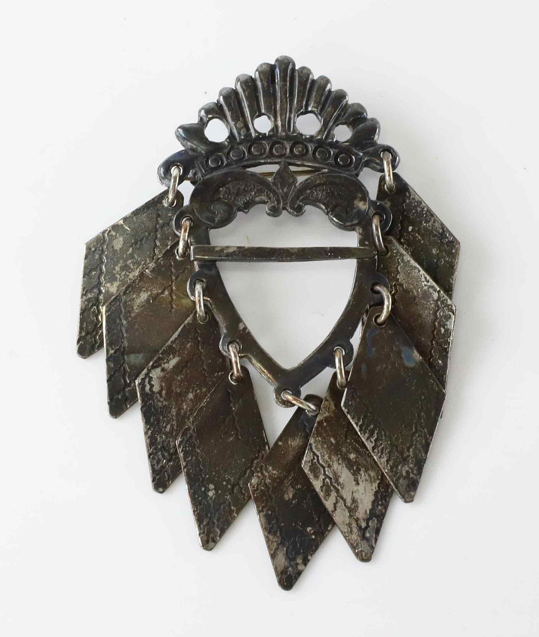 DRÄKTBROSCH, silver, "lövspänne", 1900-tal.