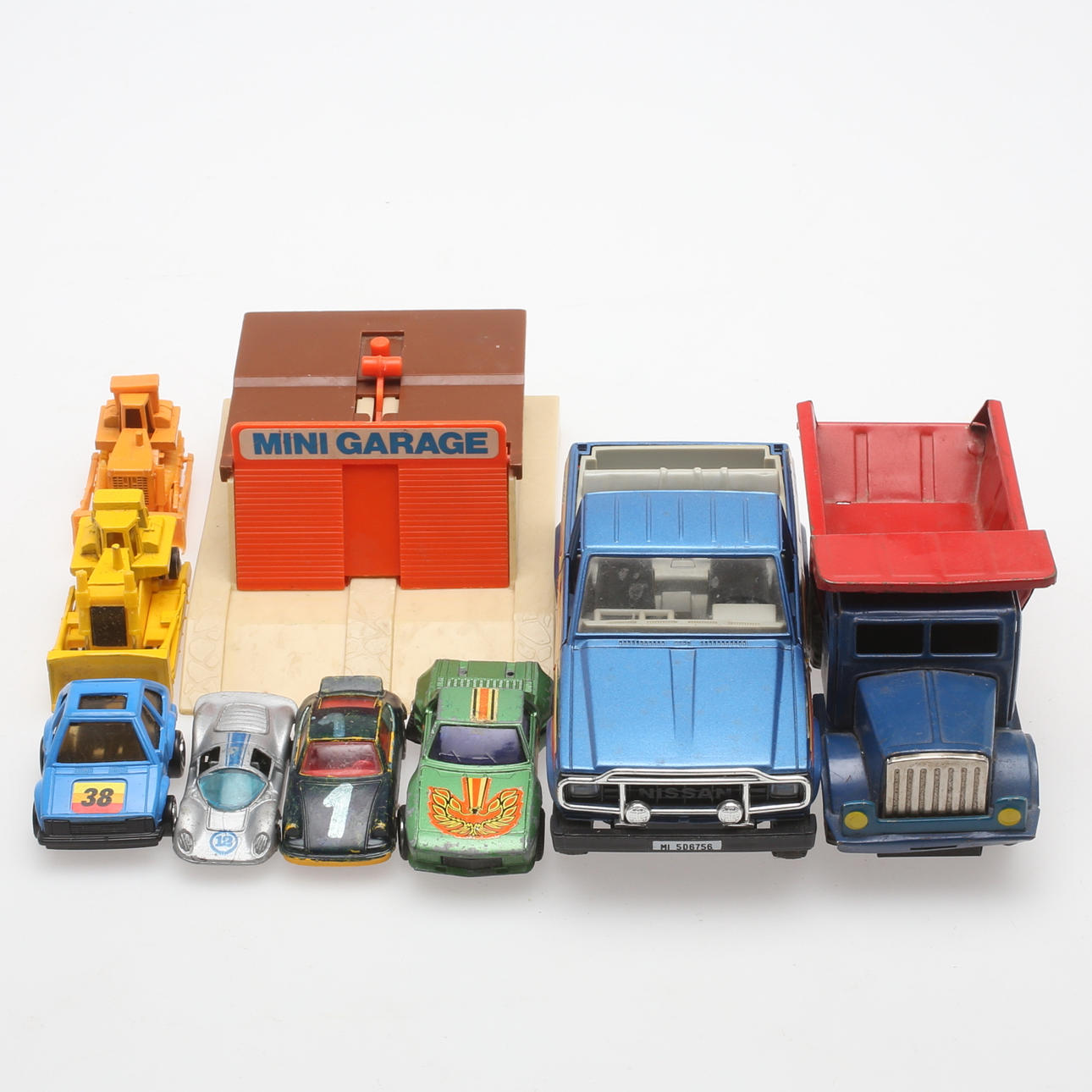 LEKSAKSBILAR, 8 st, samt GARAGE, 1900-tal.