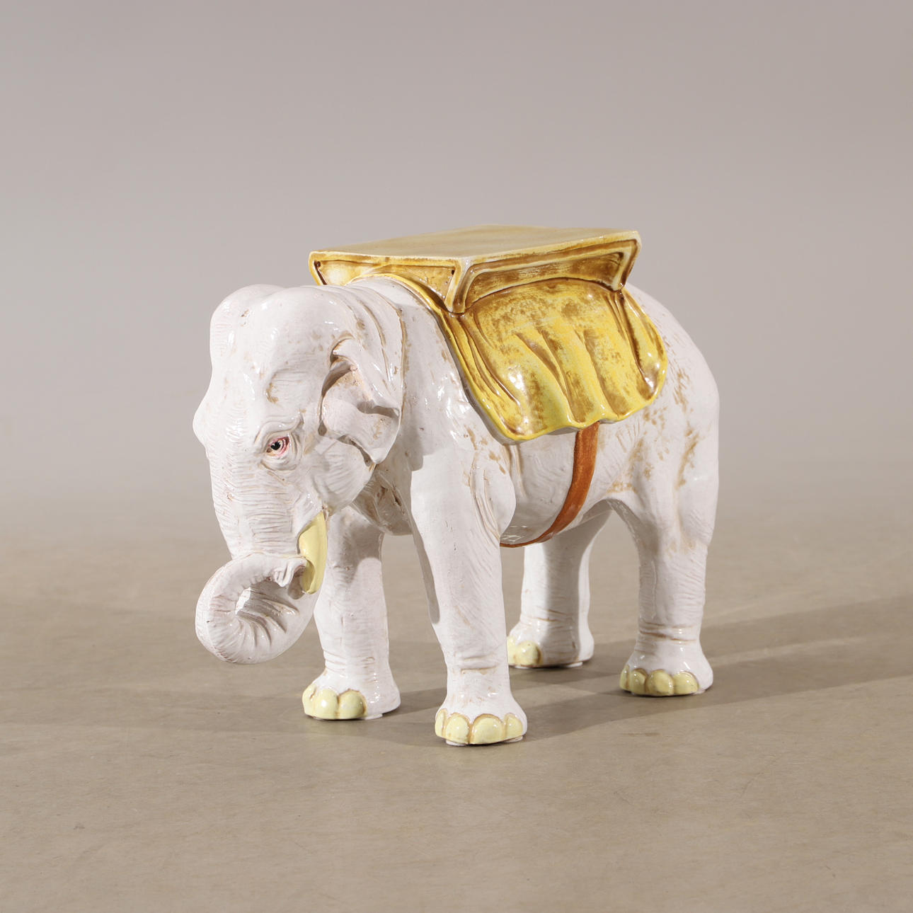 PIEDESTAL, elefant, porcelæn.