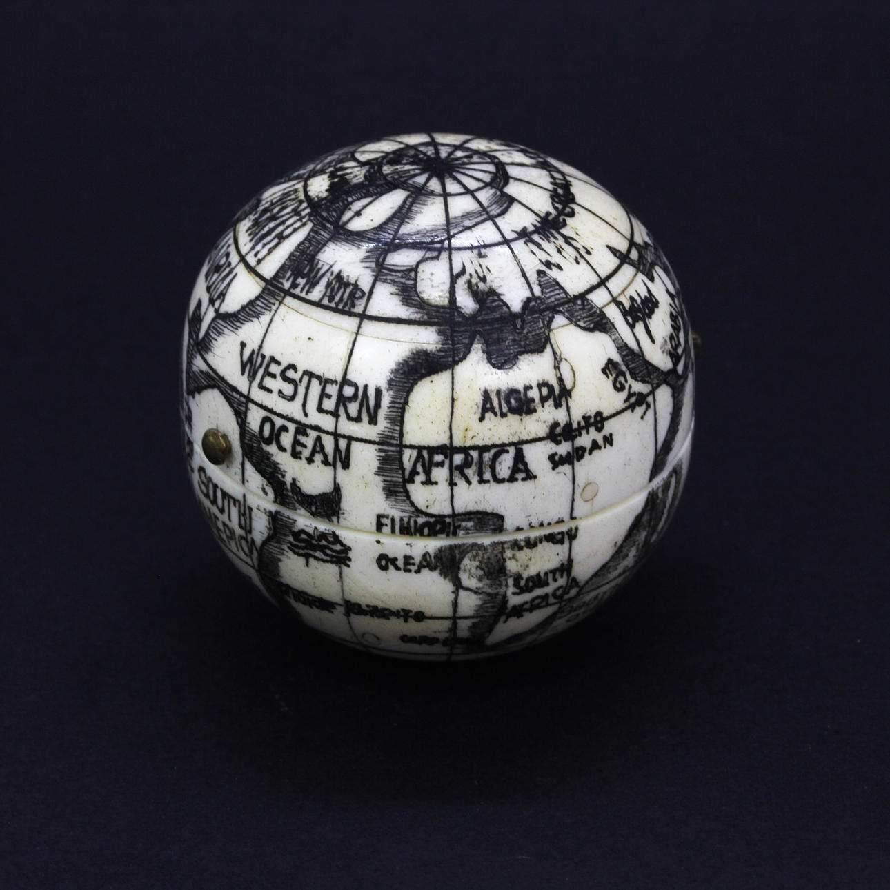 LITEN KAMEL BEN KOMPASS.