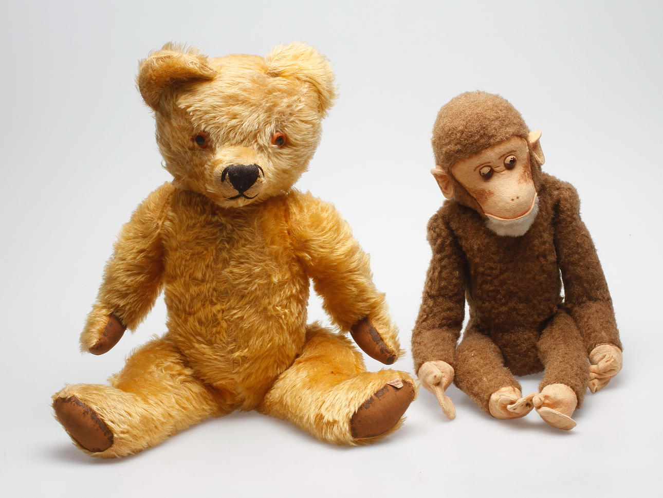 NALLEBJÖRN, Irland samt APA, möjligen Steiff, omkring 1900-takets mitt.