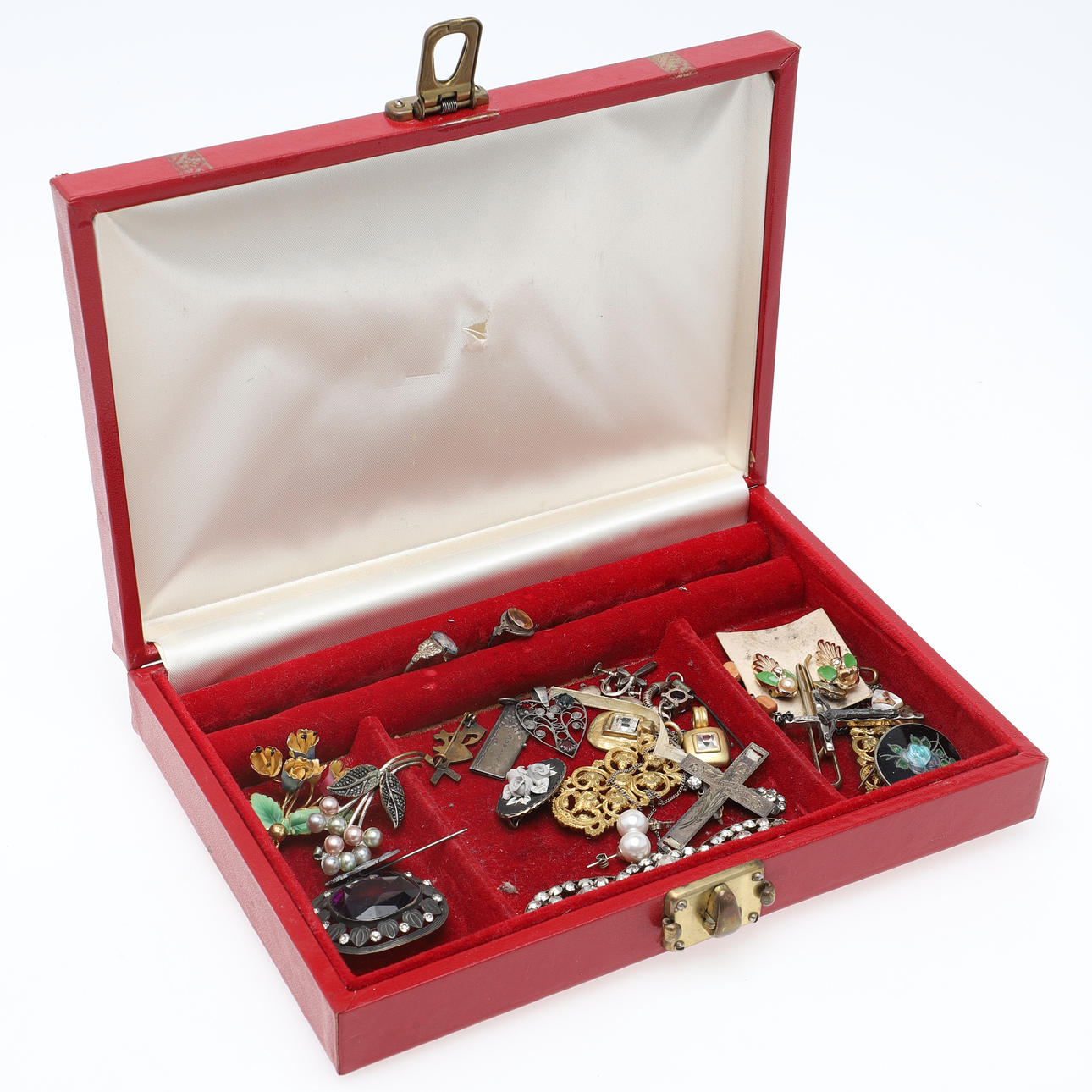 KORUT, korurasiassa, osittain hopeaa.