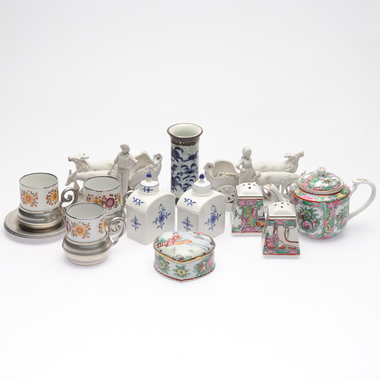 PORCELAIN OBJECTS, 12 pcs, incl. Meissen.