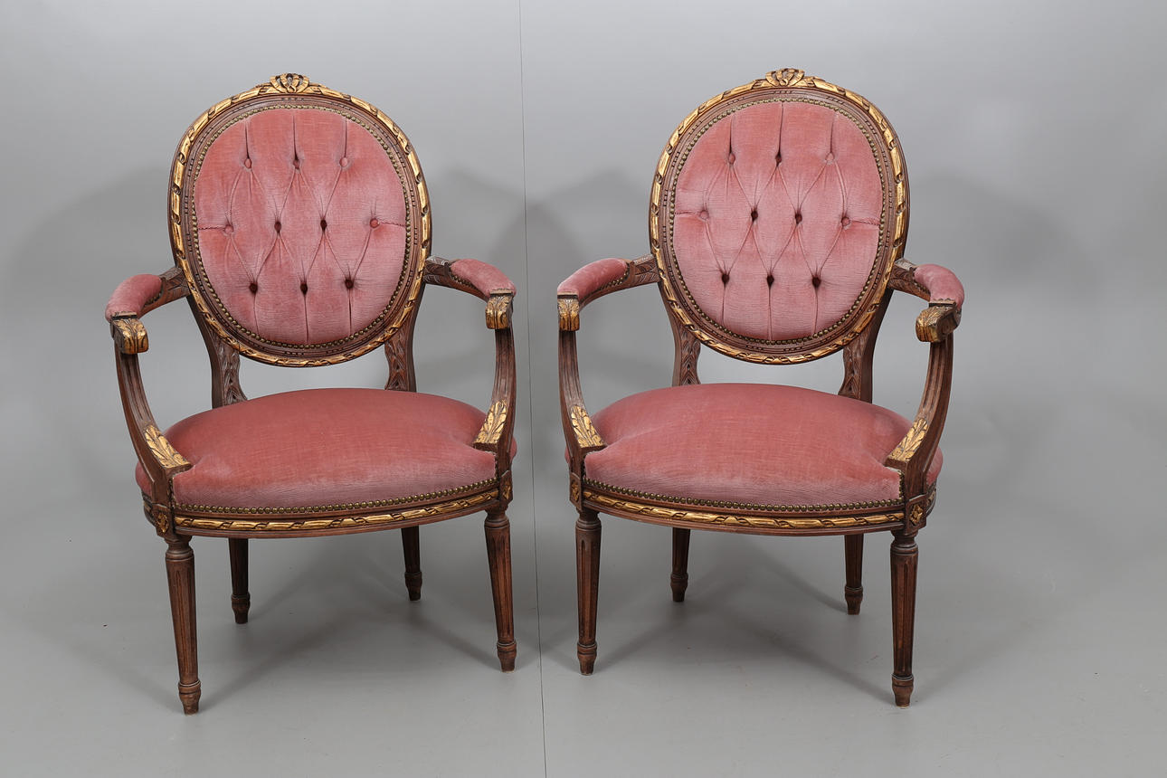 KARMSTOLAR, trä, förgyllda, 2 stycken, 1900-tal.