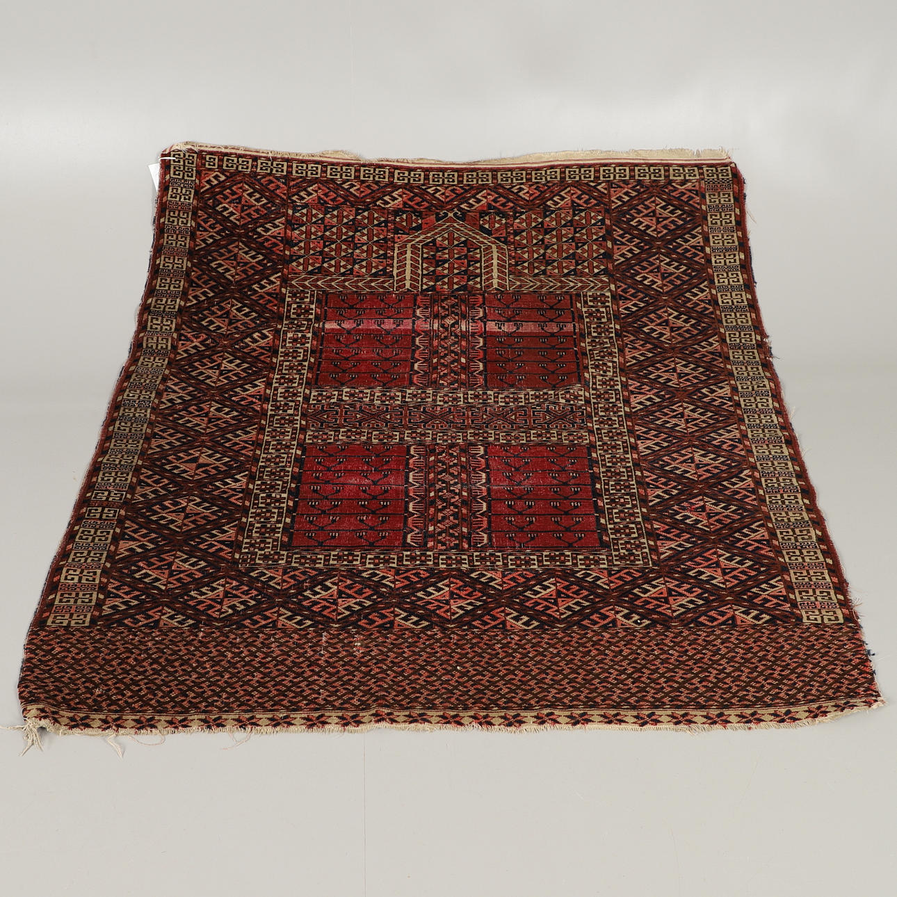 A TEKKE HATCHLI RUG.