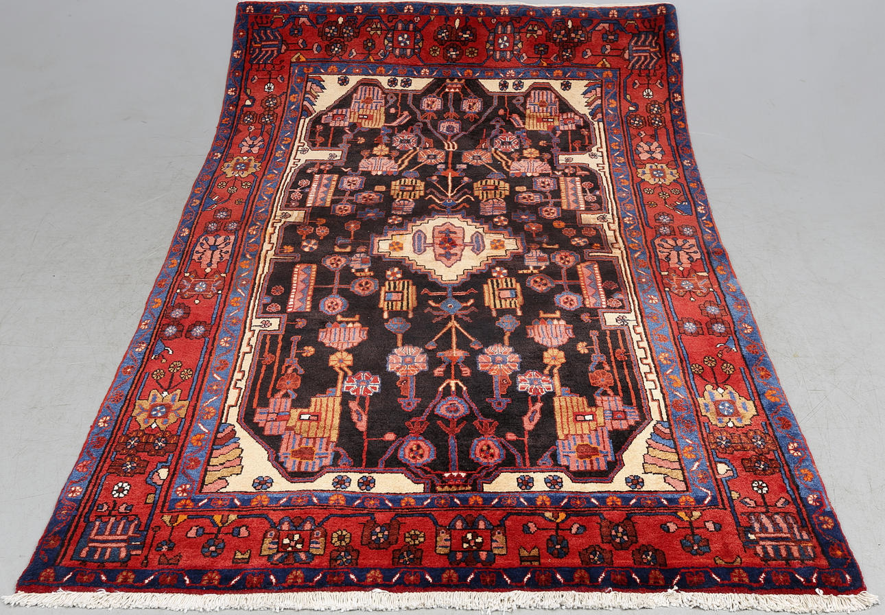 MATTA, Iran, Nahavand, ca. 240x160 cm.