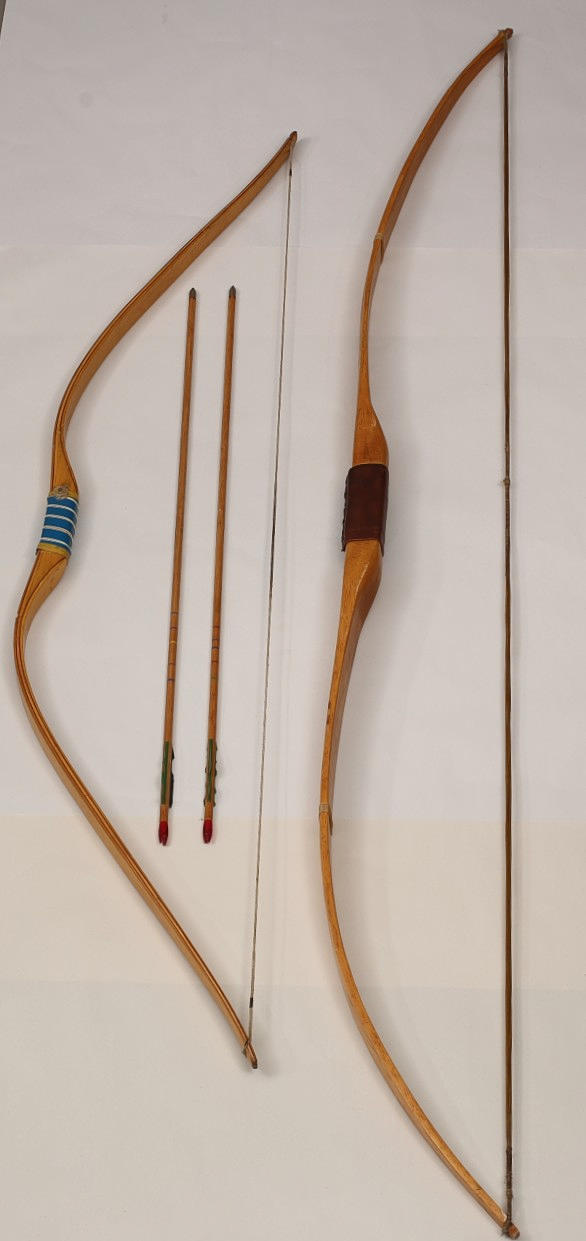 PILBÅGAR OCH PILAR,TRÄ, 2 STYCKEN.