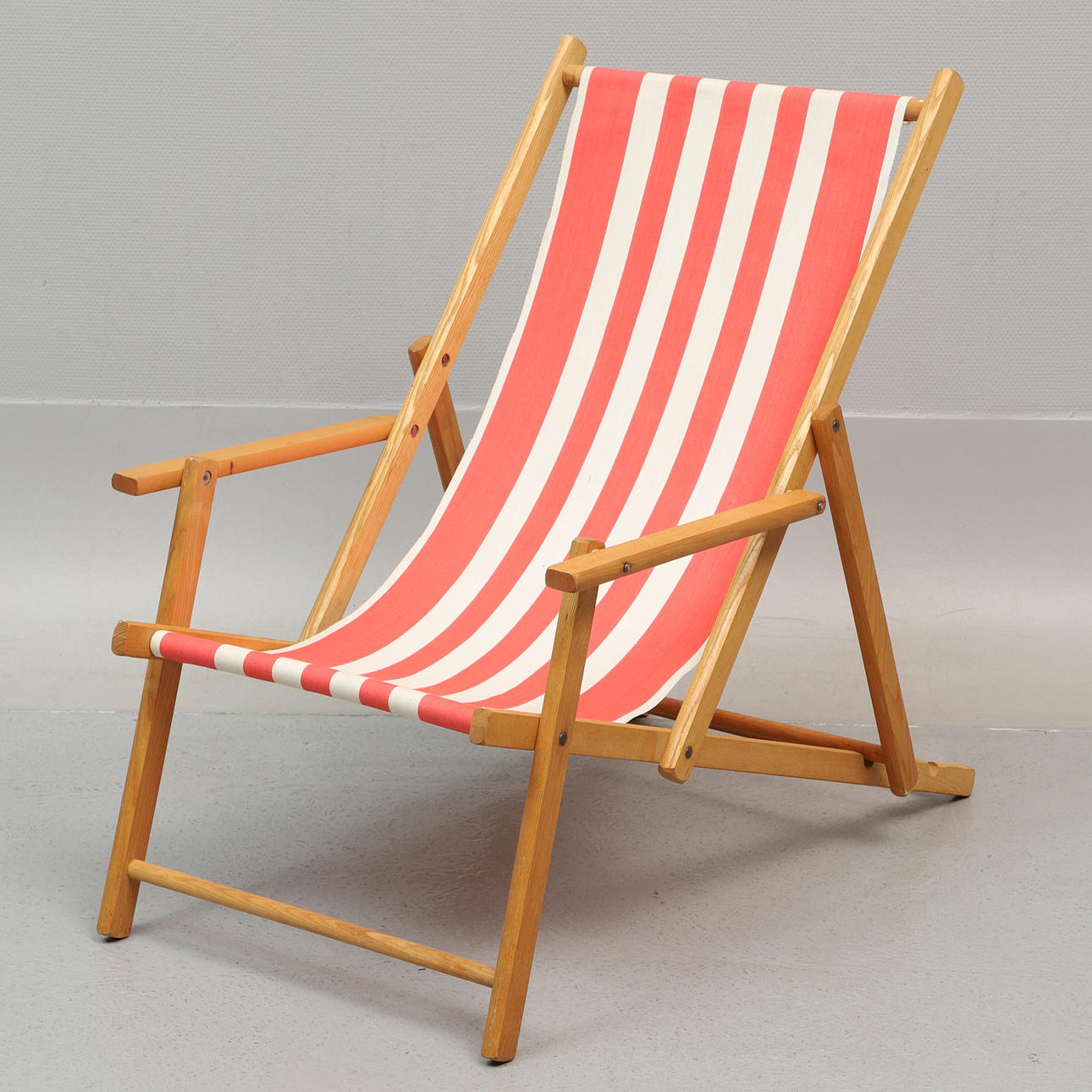 STRANDSTUHL, Holz & Textil.