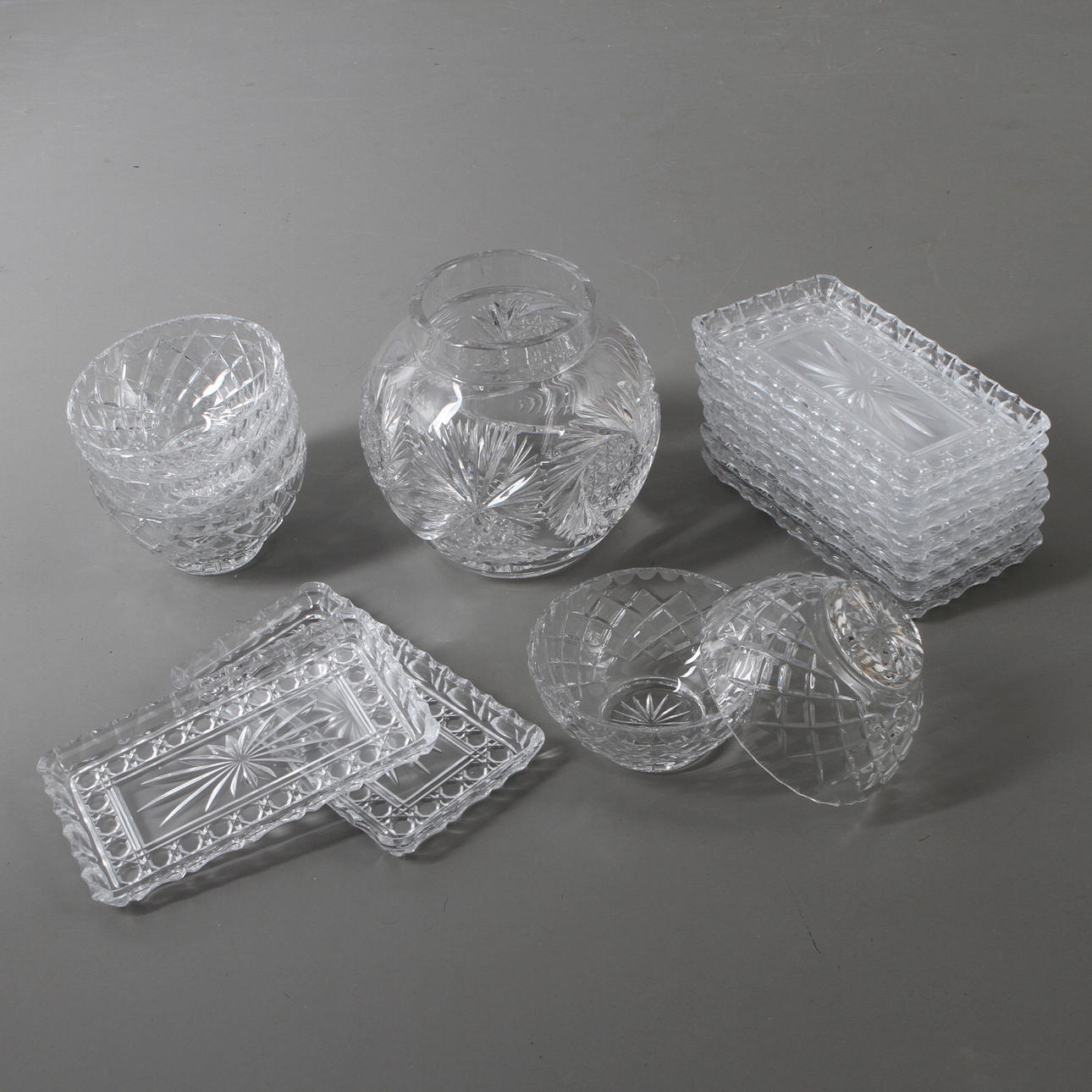 PARTI GLAS, 16 delar, slipad dekor, 1900-tal.