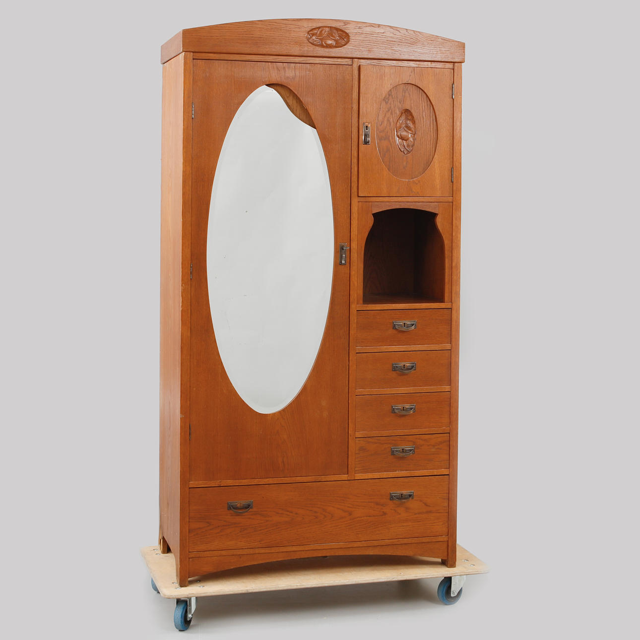 Vaatekaappi, jugend, 1900-luvun alku.