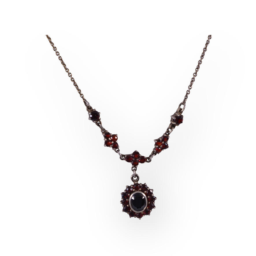 GARNET NECKLACE, sterling silver, 1900s.