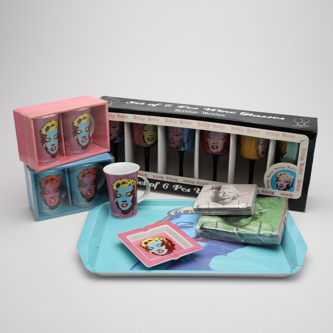 SAMLERGENSTANDE MARILYN MONROE, 8 dele, bl.a. kopper, vinglas, serveringsbakke.