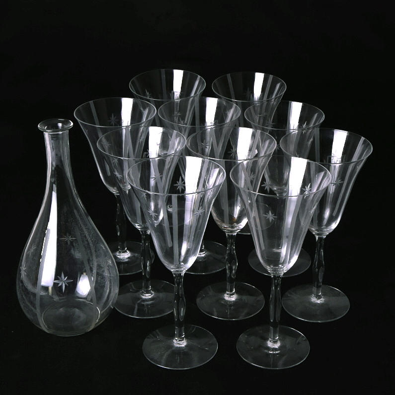 GLASSERVIS 31 delar, bl a Kosta, vinglas, whisky glas, likörglas.