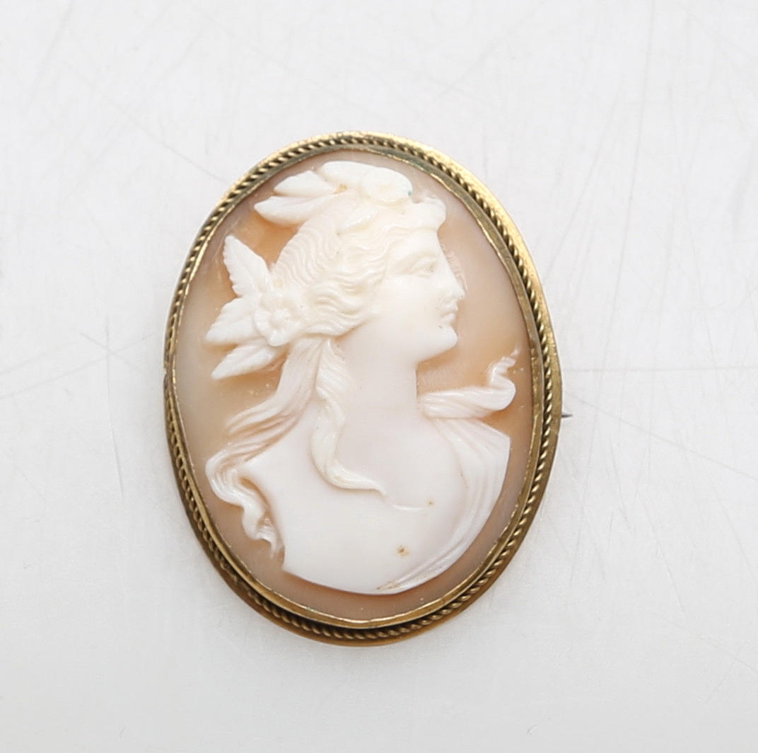 BROOCH, Cameo, metal-mounted shell, 1900s.