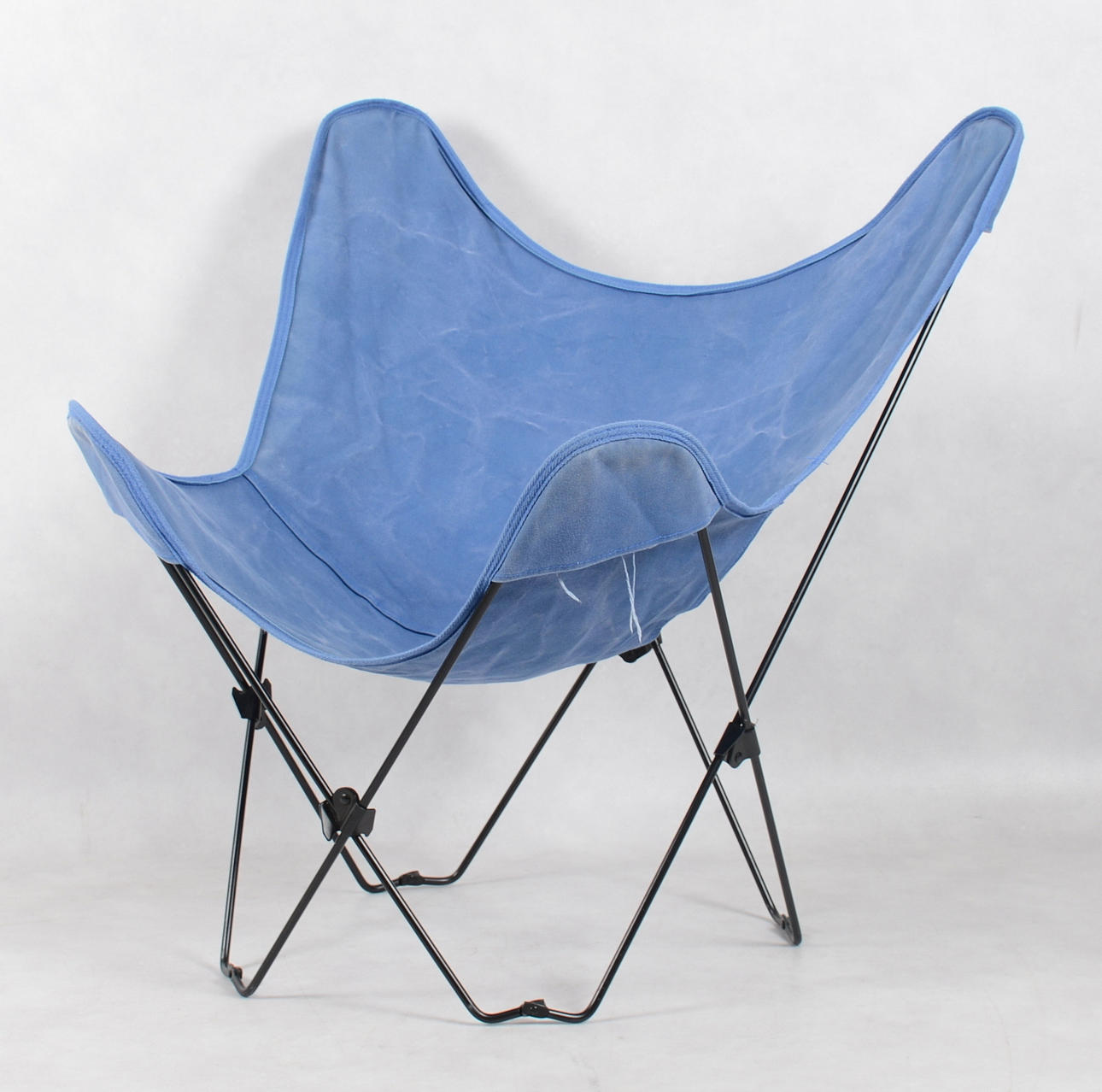 FÅTÖLJ, s k Fladdermusmodell, 1900-talets andra hälft.