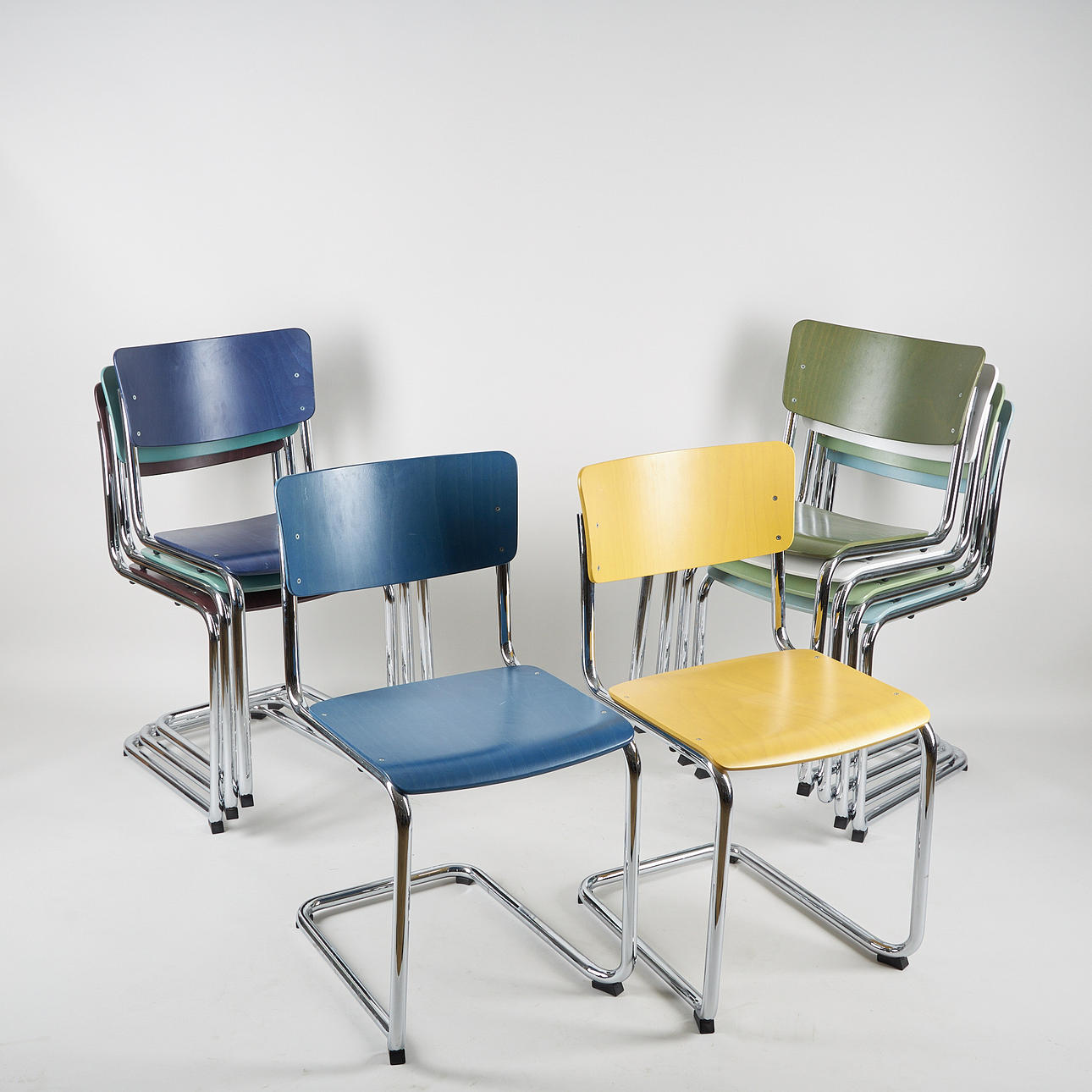 STOLAR, 9 st. Thonet - S 43 cantilever.