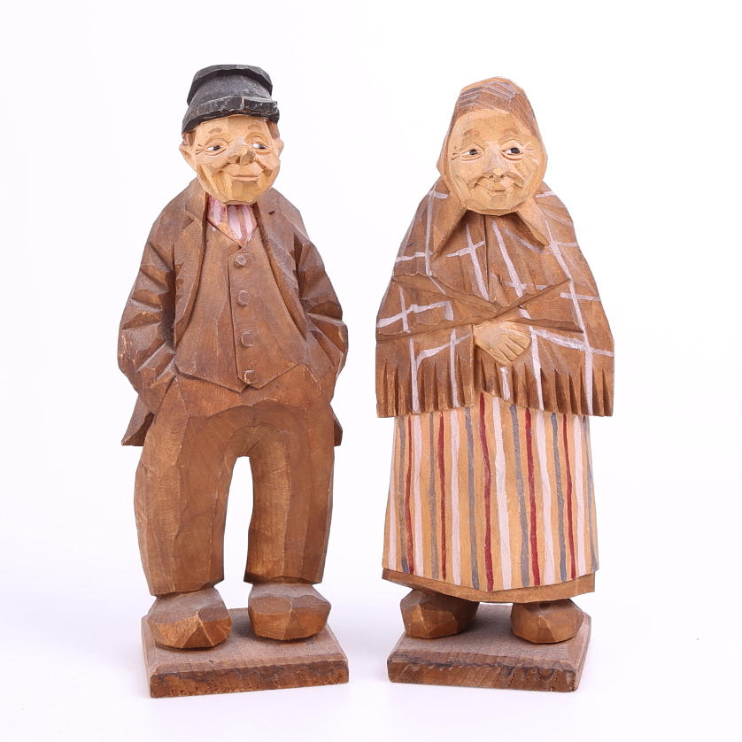 AXEL J. PERSSON. TRÄFIGURER, ett par, signerade daterade 1934-36.