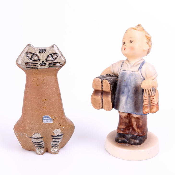FIGURINER 2 st, katt, stengods, Lisa Larsson Gustavsberg + porslinsfigurin Hummel.