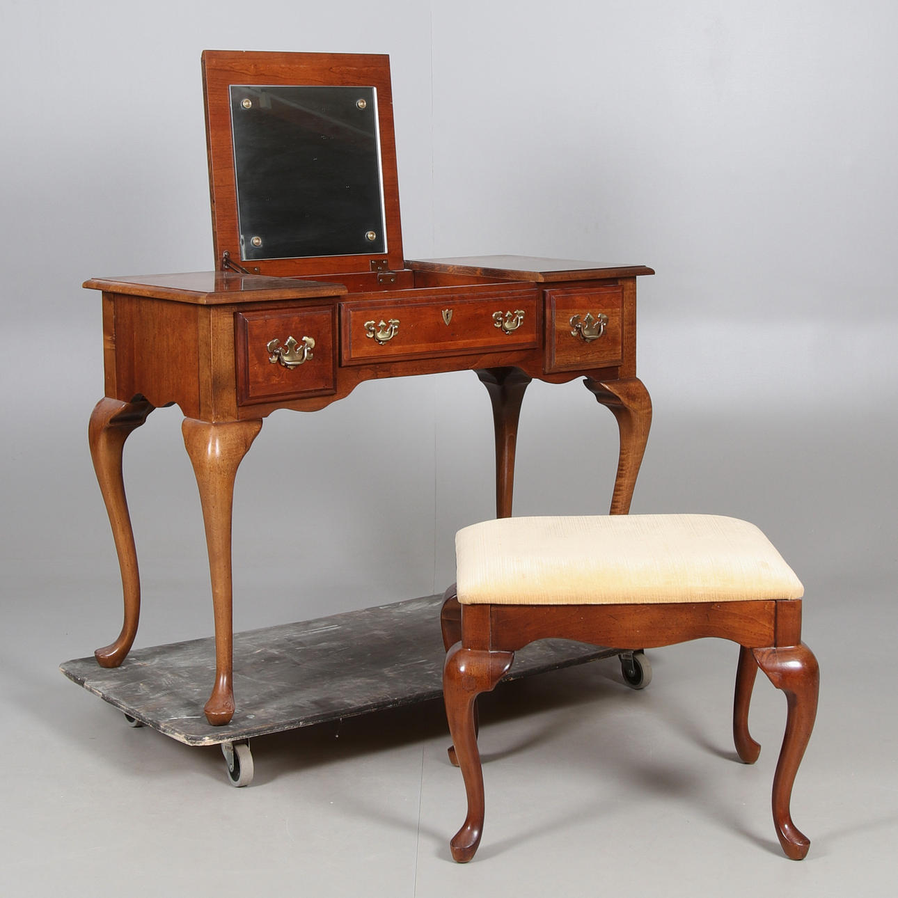 DRESSING TABLE with STOOL, 2 parts, rococo style, 20th century.