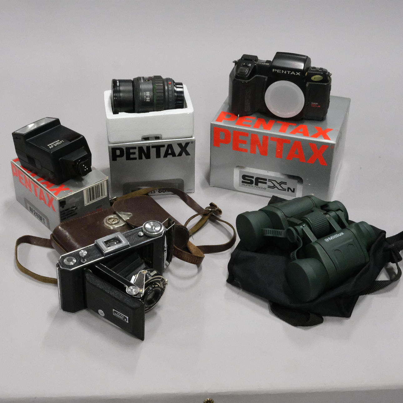 CAMARAS, LENTES Y BINOCULARES.