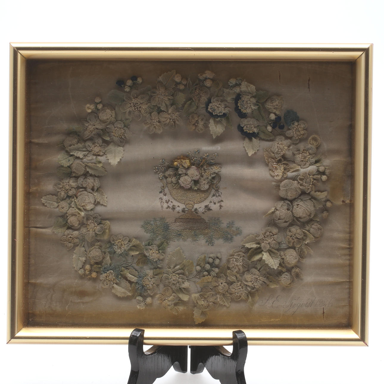 BRODERI, siden, 2 st, signerade Sjöqvist 1826.