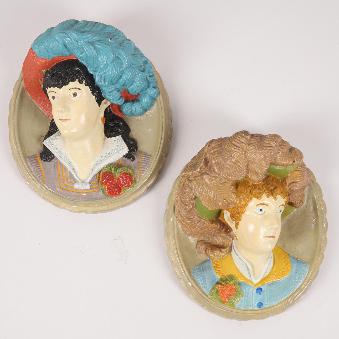 VÄGGRELIEFER, 2 st, ansikten, målat gips.