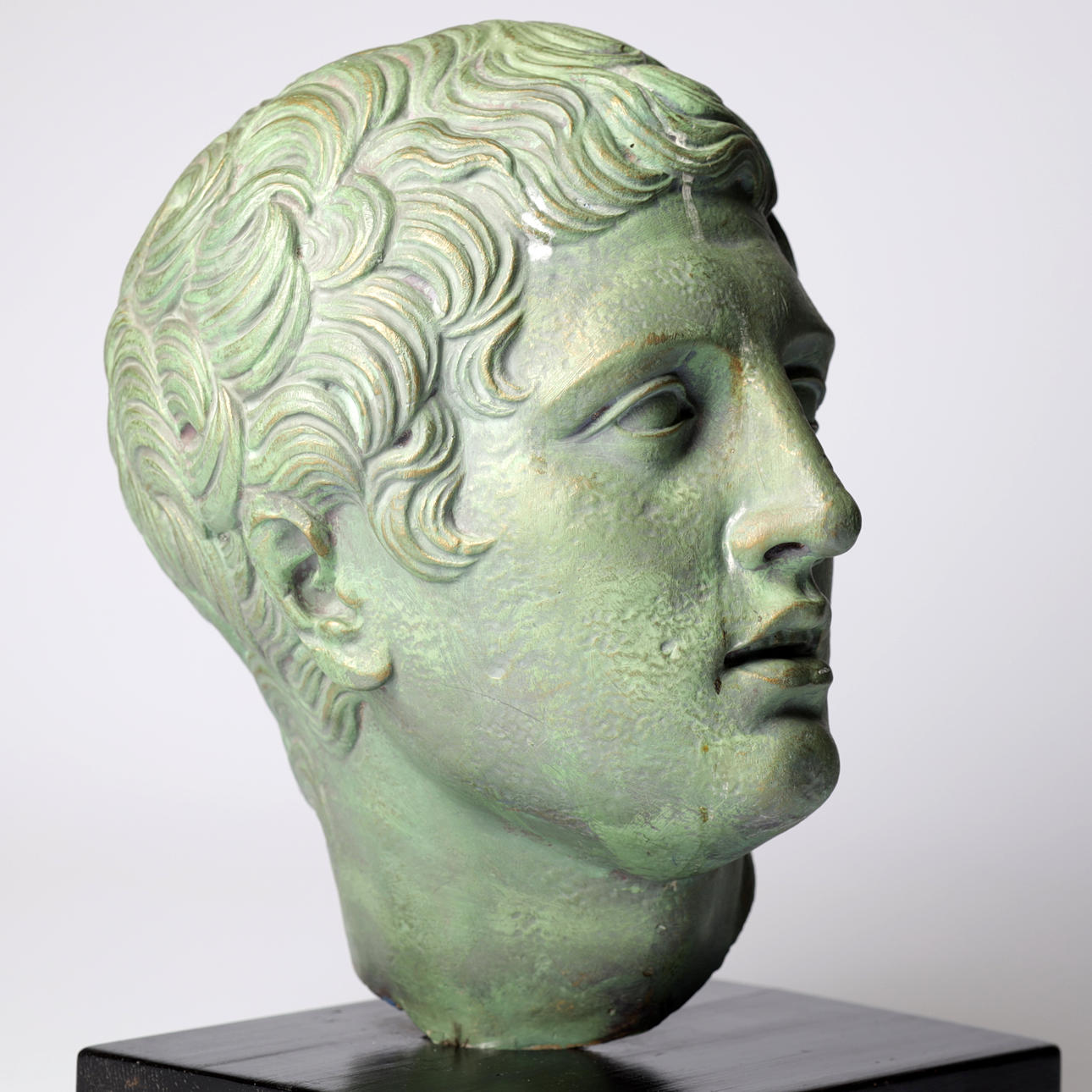 BÜSTE, patinierter Gips, Nachbildung eines hellenistischen/römischen Vorbilds, zeitgenössisch.