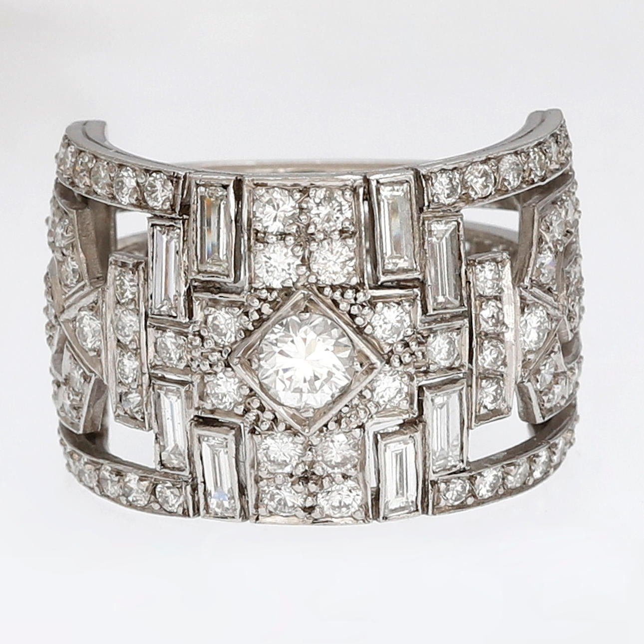 Sortija de diamantes de estilo Art Déco.