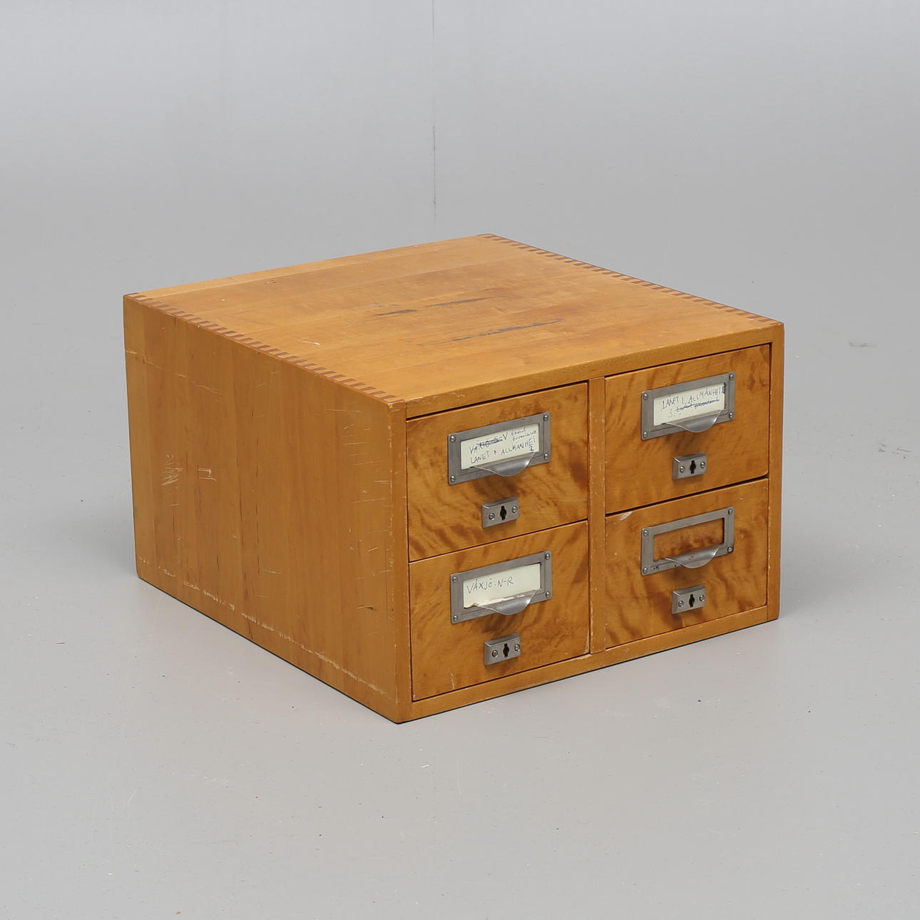 ARKIVSKÅP, 1900-talets första hälft.