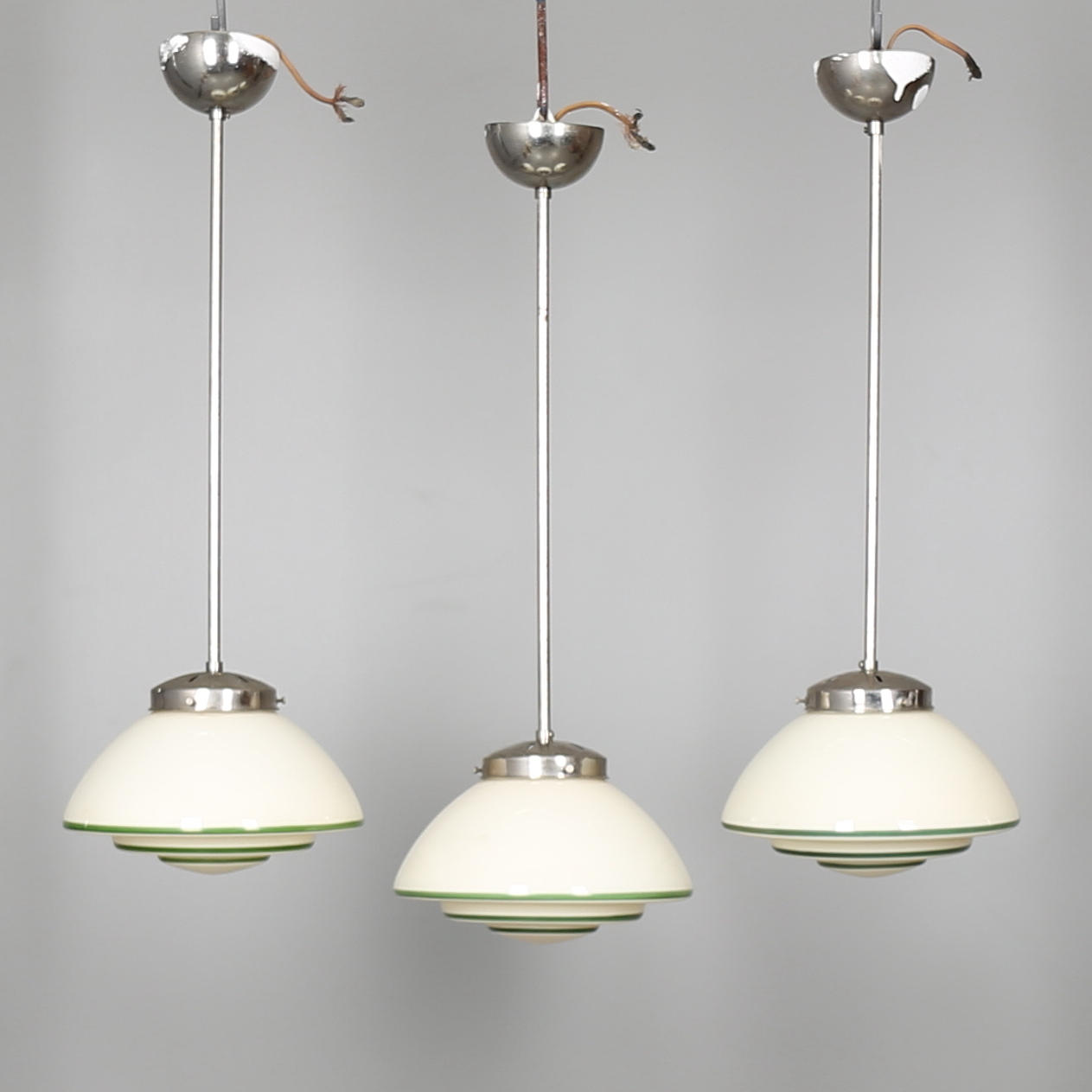 TAKLAMPOR, 3 st, i glas med gröna ränder, 1930/40-tal.