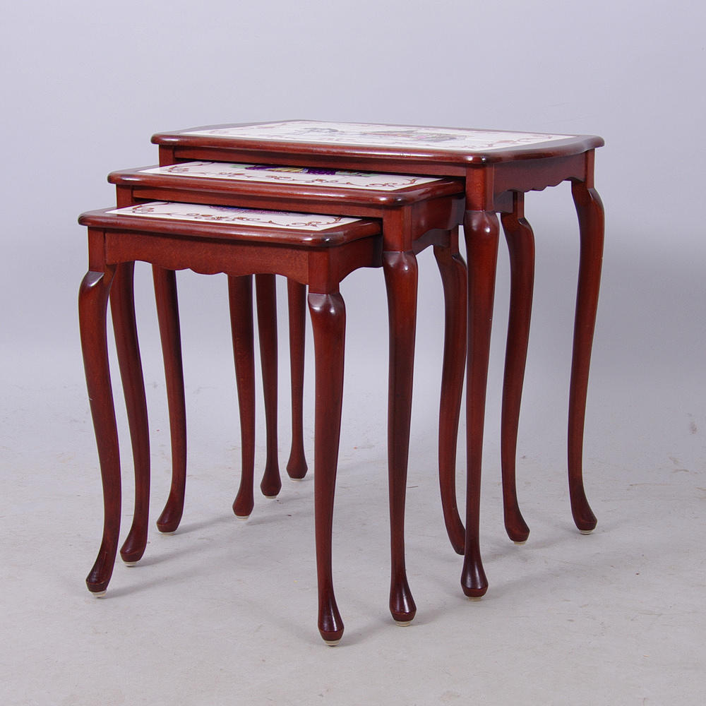 SATSBORD, mahogny med kakelskivor, rokokostil.