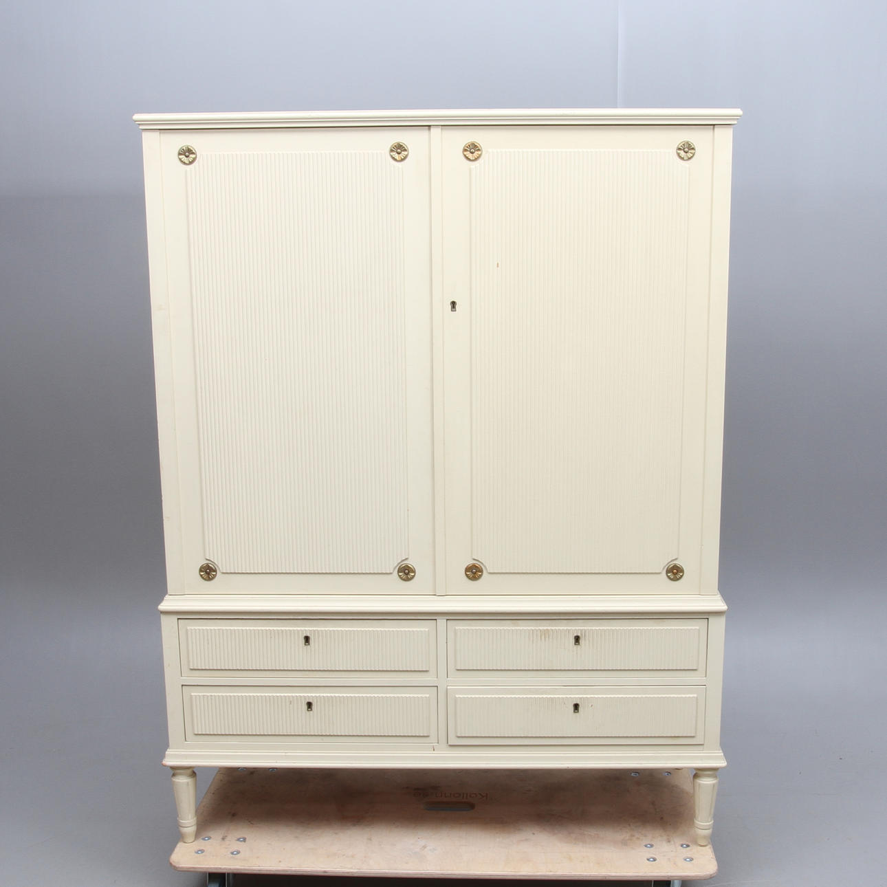 MATSALSSKÅP, gustaviansk stil, 1900-tal.