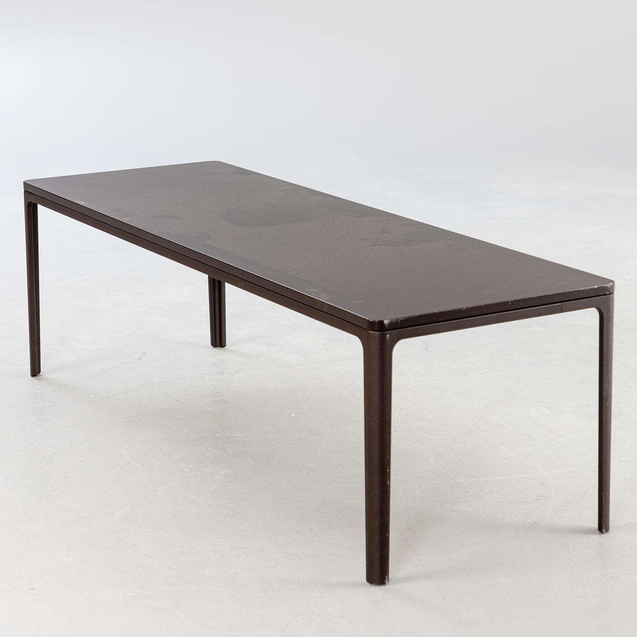 JASPER MORRISON. Vitra. side table / coffee table, 'aubergine'.