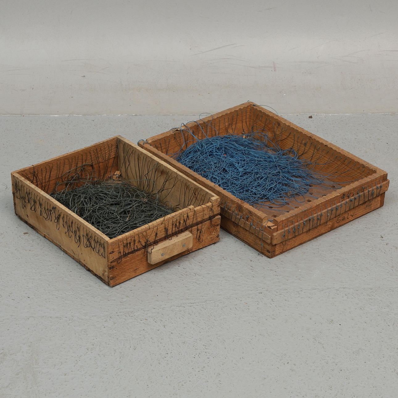 ÅLREV, 2 st, krokar med låda.