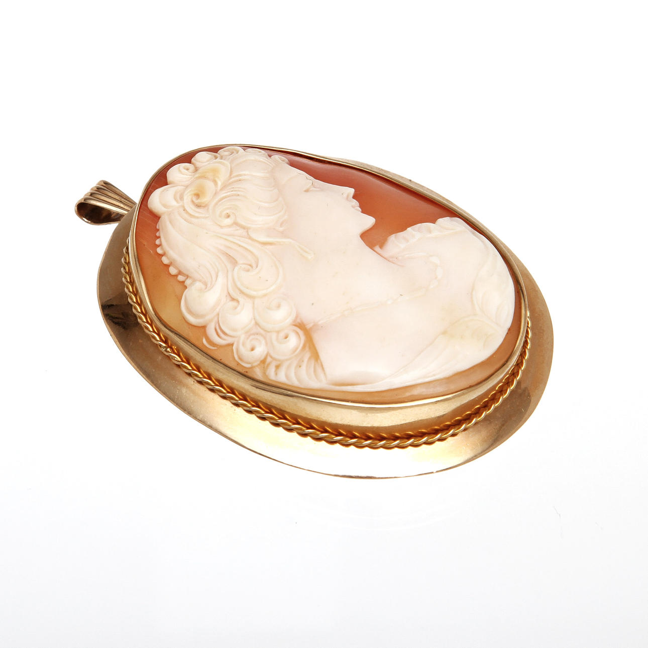 BROSCH/HÄNGE, camé, 18k guld.