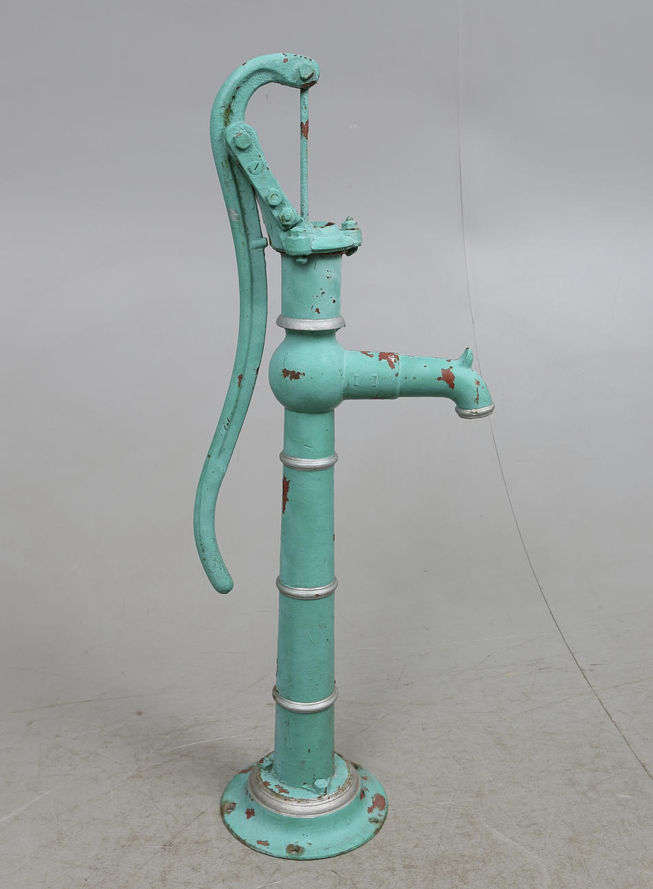 TRÄDGÅRDSPUMP, gjutjärn, 1900-talets första hälft.