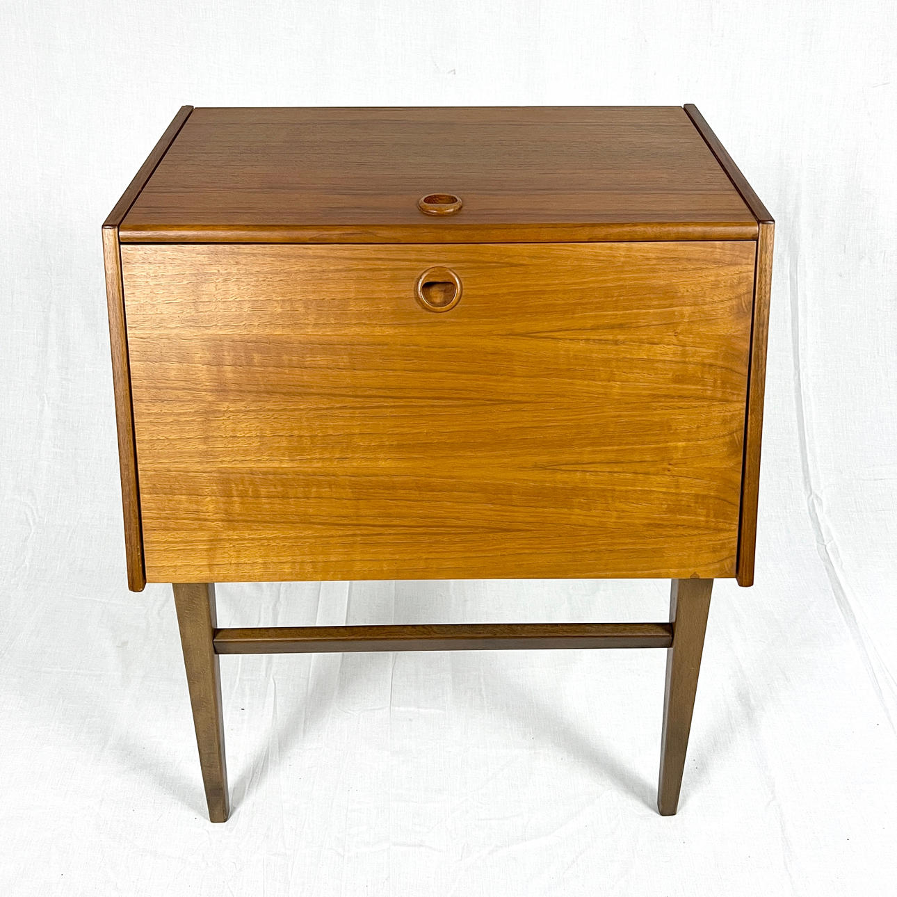 BESTICKSCHATULL Teak. 1900-talets mitt.