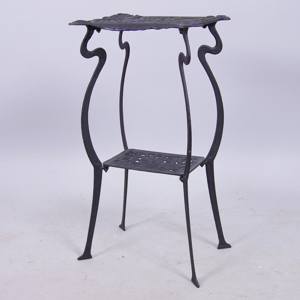 BLOMSTERBORD, svartmålad gjutjärn, jugendstil.