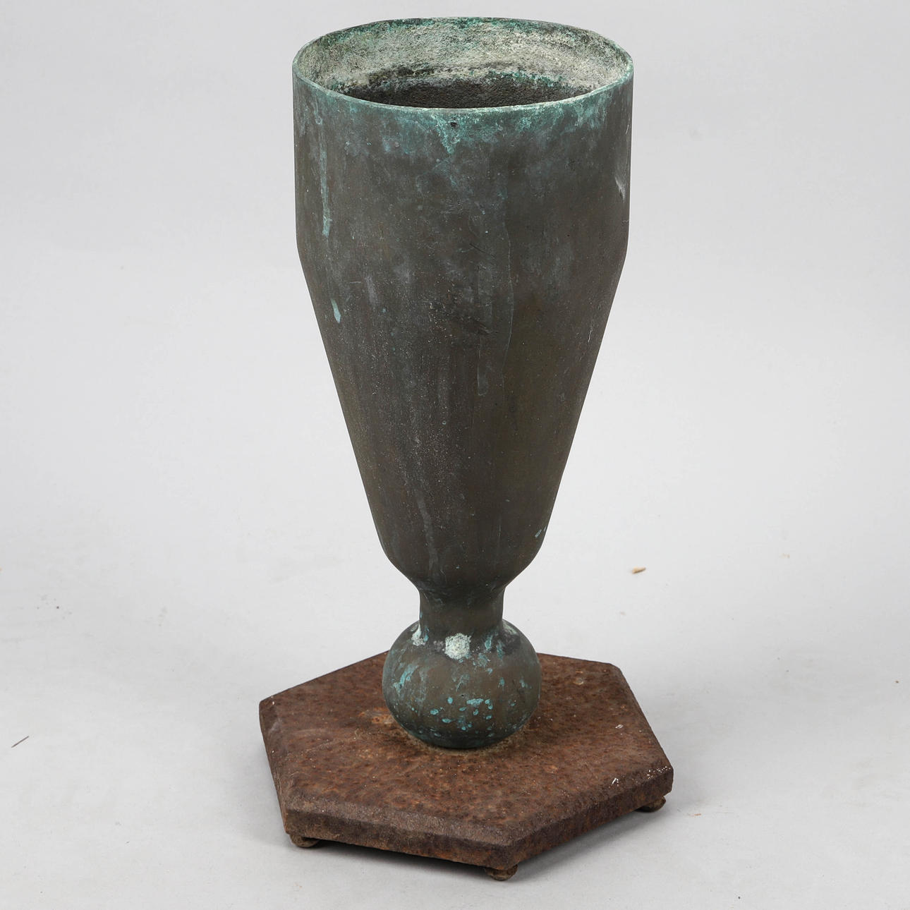 TRÄDGÅRDSVAS, brons, gjutjärn, 1900-tal.