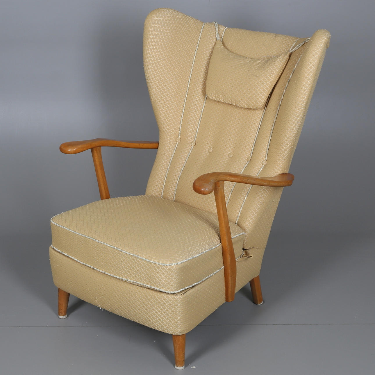 ÖRONLAPPSFÅTÖLJ, 1900-talets mitt.